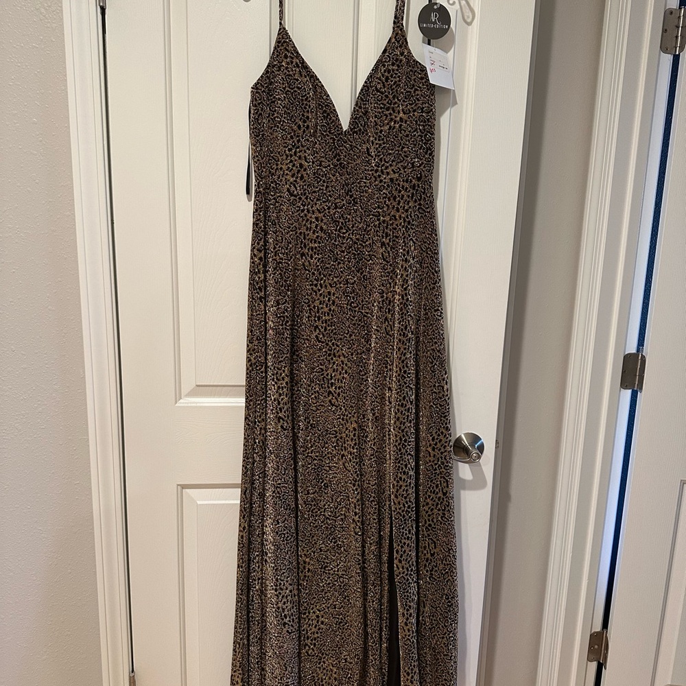 Elegant Leopard Print Maxi Dress